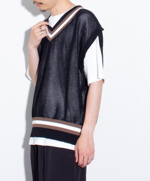 GLOSTER（グロスター）の「【Tシャツ＋ベストの2点セット】チルデンニットベスト レイヤード（ベスト・メンズ・チャコールグレー/アイボリー/ブラック・M/L/S）」の12枚目の写真