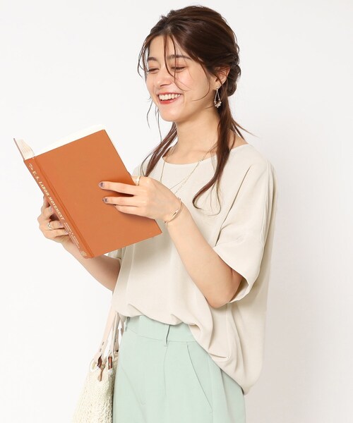 【接触冷感/イージーケア】さらさらぷるんワイドスリーブ裾ゴムブラウス