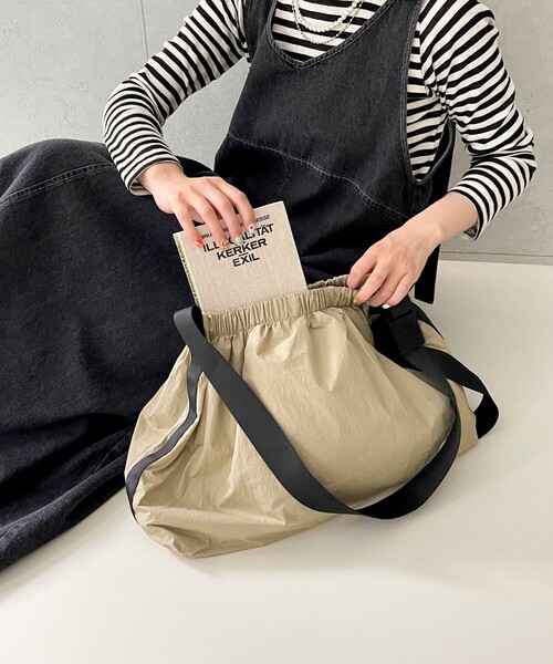 fredy emue（フレディエミュ）の「ライトクロスイージーショルダーバッグ（ショルダーバッグ・レディース・ベージュ/ブラック・FREE）」の2枚目の写真