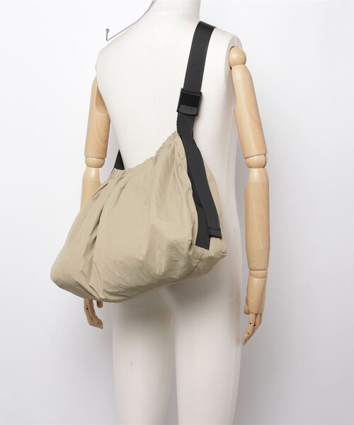 fredy emue（フレディエミュ）の「ライトクロスイージーショルダーバッグ（ショルダーバッグ・レディース・ベージュ/ブラック・FREE）」の8枚目の写真