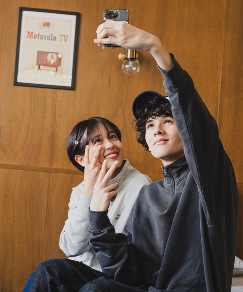 kaoyorinakami（カオヨリナカミ）の「connie halfzip sweat