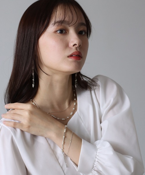 BLUEEAST（ブルーイースト）の「パールロングチェーンブレスレット（ブレスレット・レディース・シルバー/ゴールド・FREE）」の5枚目の写真