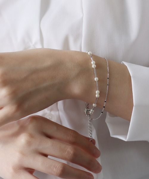 BLUEEAST（ブルーイースト）の「パールロングチェーンブレスレット（ブレスレット・レディース・シルバー/ゴールド・FREE）」の4枚目の写真