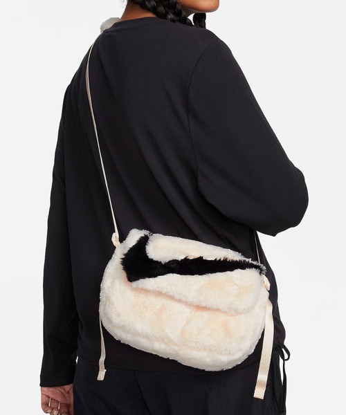 NIKE（ナイキ）の「NIKE WMNS NSW FUTURA 365 FX FUR CROSSBODY
