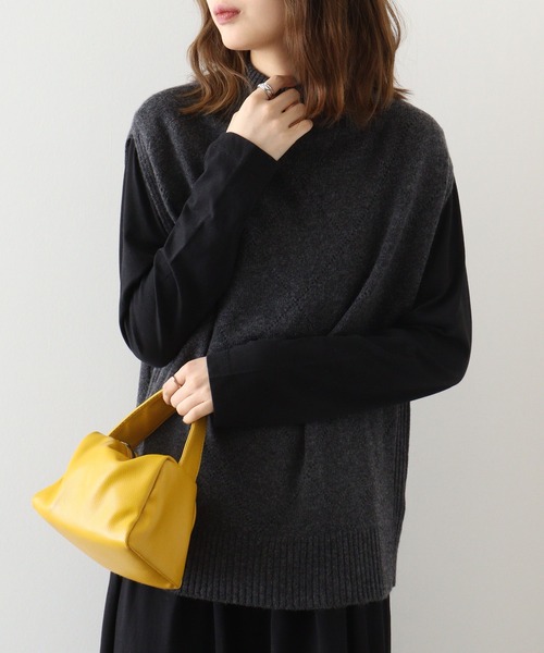 EGLANTINE(エグランティーヌ)の「EGLANTINEカシミヤブレンドアイレットベスト(ベスト・レディース・ワインレッド/ダークグリーン/チャコールグレー/ピンク・40)」の1枚目の写真