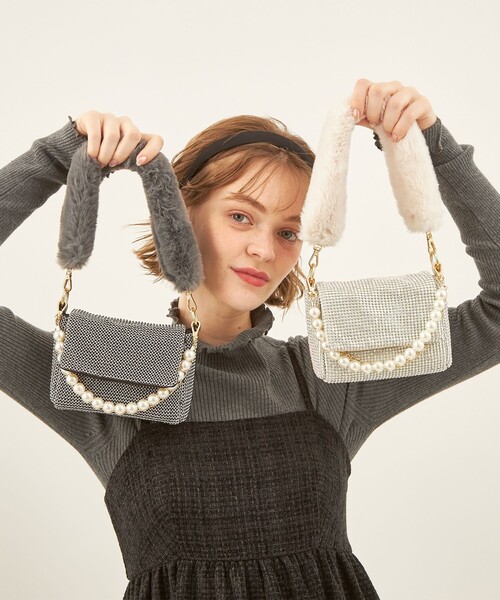 DEICY（デイシー）の「シャイニーファーBAG（ハンドバッグ・レディース・ブラック/アイボリー・FREE）」の6枚目の写真