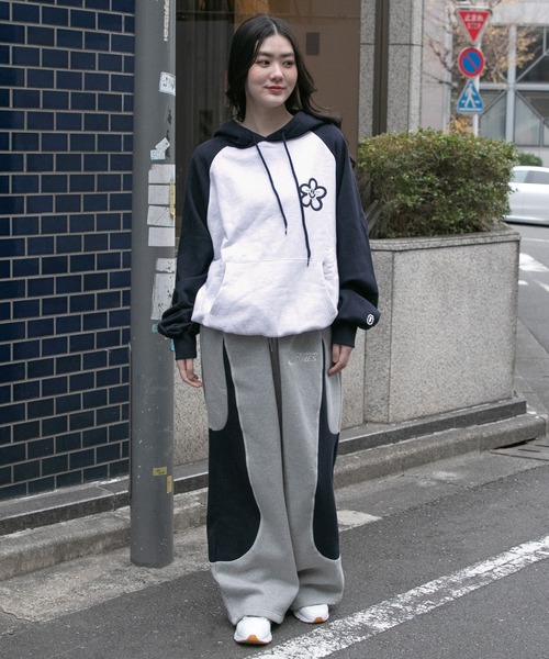 ISTKUNST（イストクンスト）の「【UNISEX】ISTKUNST／フラワースマイリー フーディー（ウラケ）2995992（パーカー・レディース・グリーン/ネイビー/ブラック・SMALL/MEDIUM/LARGE）」の9枚目の写真