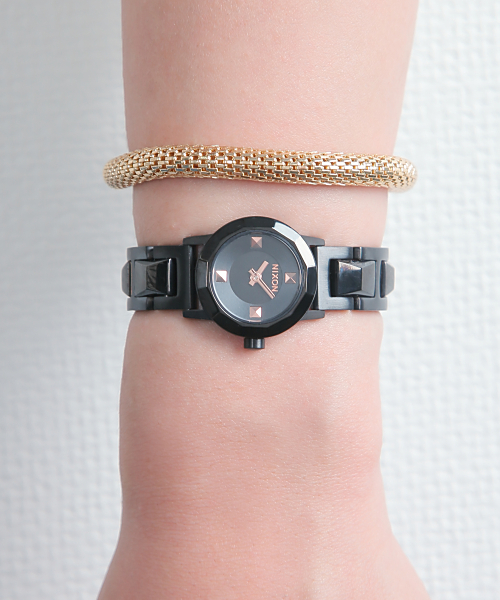 NIXON(ニクソン)の「THE MINI B(アナログ腕時計・レディース・ブラック/ブラック系その他・FREE)」の2枚目の写真