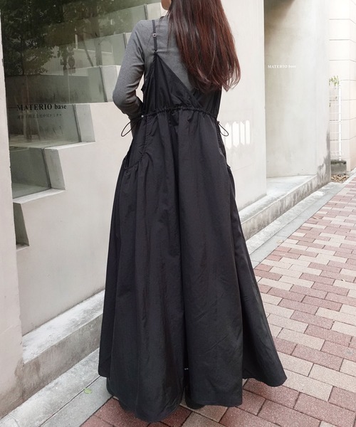 CORNERS(コーナーズ)の「ナイロンギャザーキャミワンピース(ワンピース・レディース・ブラック/オフホワイト/ベージュ・M)」の10枚目の写真