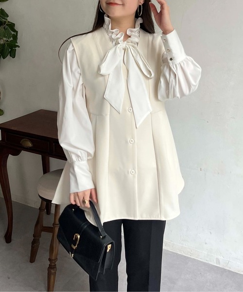 prose verse(プロズヴェール)の「Vネックタックプリーツペプラムジレ(ベスト・レディース・ブラック/アイボリー・フリ-)」の6枚目の写真