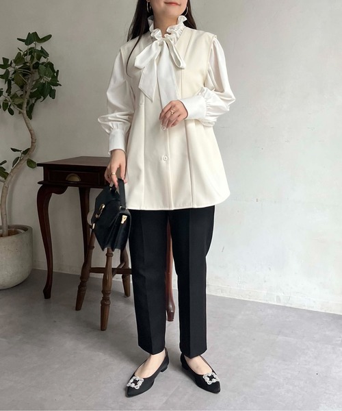 prose verse(プロズヴェール)の「Vネックタックプリーツペプラムジレ(ベスト・レディース・ブラック/アイボリー・フリ-)」の12枚目の写真