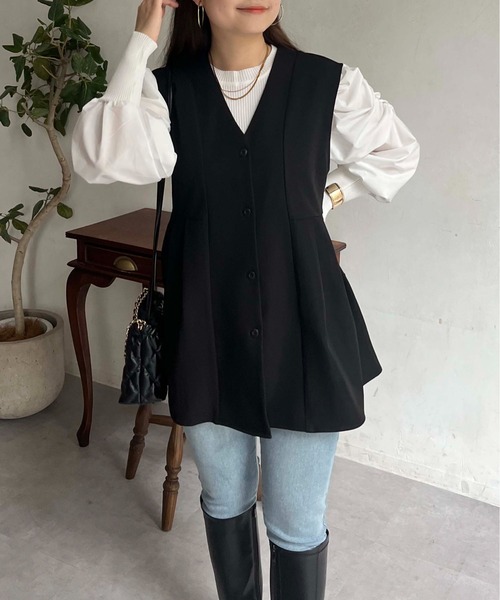 prose verse(プロズヴェール)の「Vネックタックプリーツペプラムジレ(ベスト・レディース・ブラック/アイボリー・フリ-)」の21枚目の写真