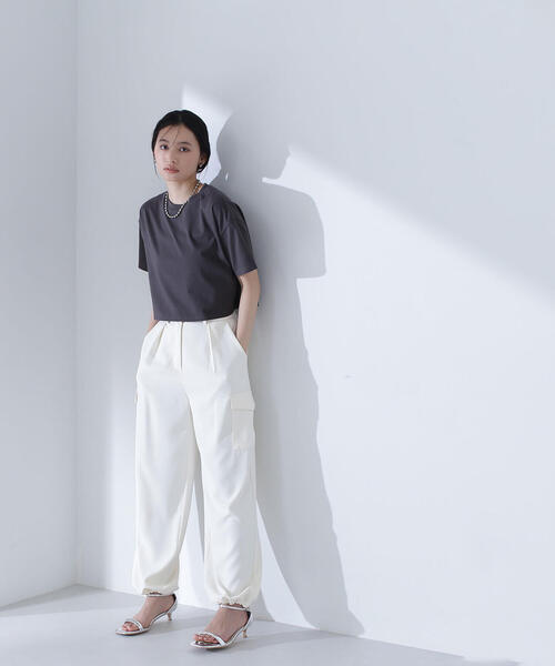 NATURAL BEAUTY BASIC(ナチュラルビューティーベーシック)の「◇【Oggi掲載】バックエンボスクロップドTシャツ(Tシャツ/カットソー・レディース・オフホワイト/チャコールグレー/ピンク・FREE)」の9枚目の写真