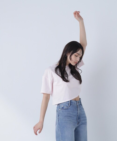 NATURAL BEAUTY BASIC(ナチュラルビューティーベーシック)の「◇【Oggi掲載】バックエンボスクロップドTシャツ(Tシャツ/カットソー・レディース・オフホワイト/チャコールグレー/ピンク・FREE)」の21枚目の写真