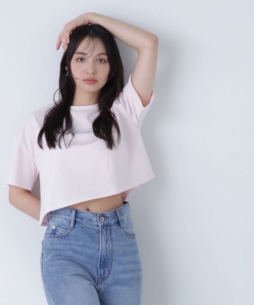 NATURAL BEAUTY BASIC(ナチュラルビューティーベーシック)の「◇【Oggi掲載】バックエンボスクロップドTシャツ(Tシャツ/カットソー・レディース・オフホワイト/チャコールグレー/ピンク・FREE)」の3枚目の写真