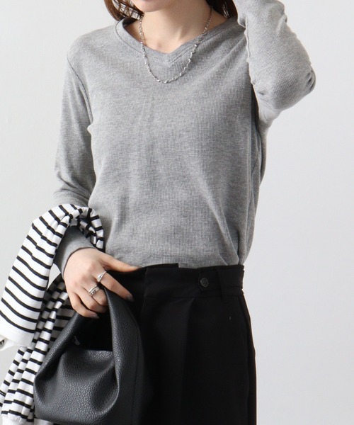 atONE(アットワン)の「atONE ワッフルVネック長袖Tシャツ(Tシャツ/カットソー・レディース・ブラック/カーキ/ホワイト/ネイビー/杢グレー・L/LL/3L/4L/M)」の3枚目の写真