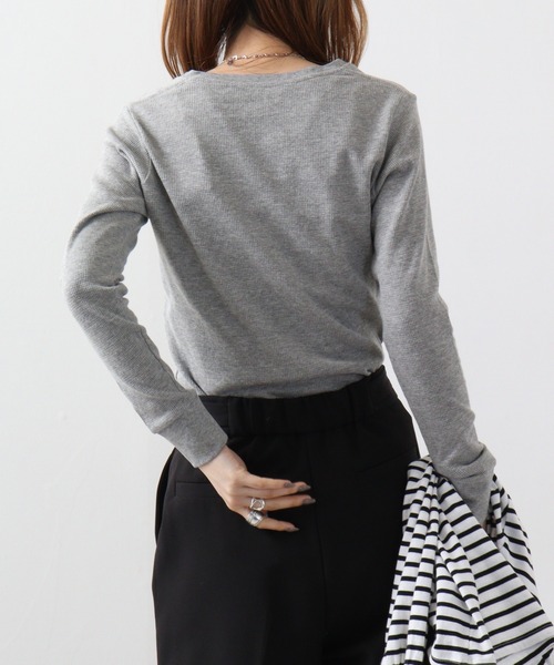atONE(アットワン)の「atONE ワッフルVネック長袖Tシャツ(Tシャツ/カットソー・レディース・ブラック/カーキ/ホワイト/ネイビー/杢グレー・L/LL/3L/4L/M)」の20枚目の写真