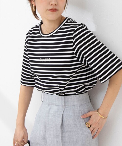 NOLLEY’S(ノーリーズ)の「ショート丈プリントTシャツ(Tシャツ/カットソー・レディース・オフホワイト/ブラック系その他/ベージュ系その他/チャコールグレー・38)」の3枚目の写真