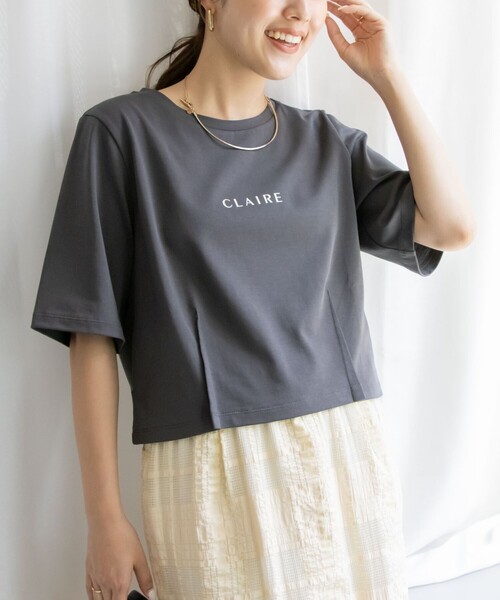 NOLLEY’S(ノーリーズ)の「ショート丈プリントTシャツ(Tシャツ/カットソー・レディース・オフホワイト/ブラック系その他/ベージュ系その他/チャコールグレー・38)」の1枚目の写真