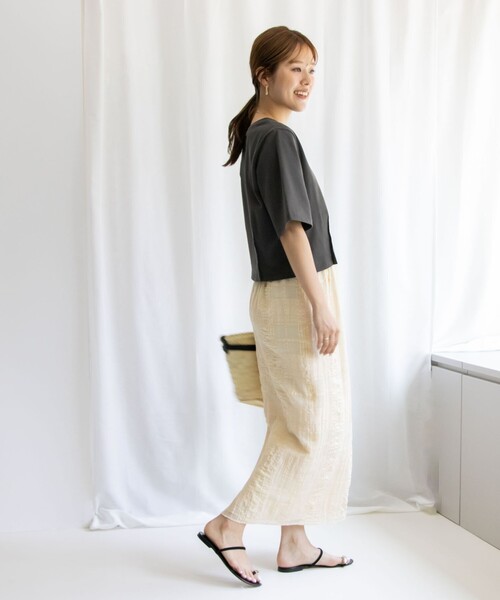 NOLLEY’S(ノーリーズ)の「ショート丈プリントTシャツ(Tシャツ/カットソー・レディース・オフホワイト/ブラック系その他/ベージュ系その他/チャコールグレー・38)」の8枚目の写真