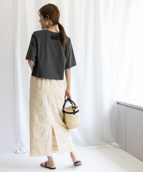 NOLLEY’S(ノーリーズ)の「ショート丈プリントTシャツ(Tシャツ/カットソー・レディース・オフホワイト/ブラック系その他/ベージュ系その他/チャコールグレー・38)」の9枚目の写真