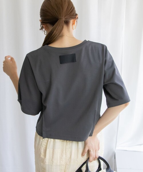 NOLLEY’S(ノーリーズ)の「ショート丈プリントTシャツ(Tシャツ/カットソー・レディース・オフホワイト/ブラック系その他/ベージュ系その他/チャコールグレー・38)」の12枚目の写真