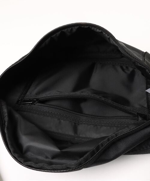 THRASHER(スラッシャー)の「RUNNING PUSH Waist Bag/スラッシャースマートフォン収納可能ワンポイントアイコンウエストバッグ(ボディバッグ/ウエストポーチ・メンズ・ブラック×ブラック/ブラック×ゴールド/ブラック×ホワイト・FREE)」の6枚目の写真
