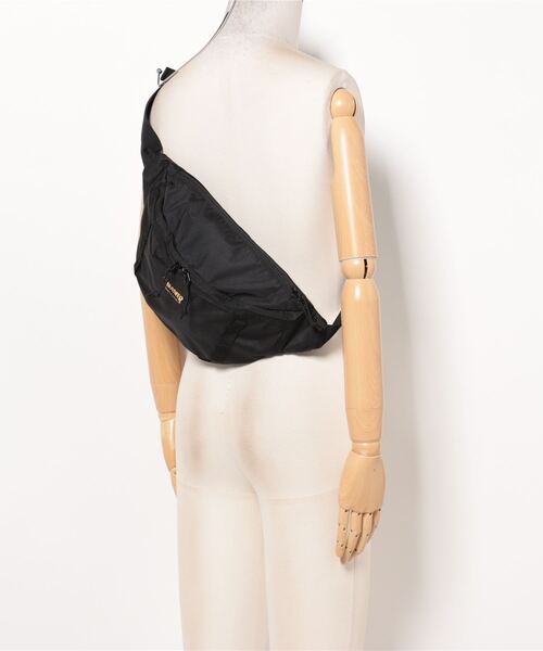 THRASHER(スラッシャー)の「RUNNING PUSH Waist Bag/スラッシャースマートフォン収納可能ワンポイントアイコンウエストバッグ(ボディバッグ/ウエストポーチ・メンズ・ブラック×ブラック/ブラック×ゴールド/ブラック×ホワイト・FREE)」の7枚目の写真