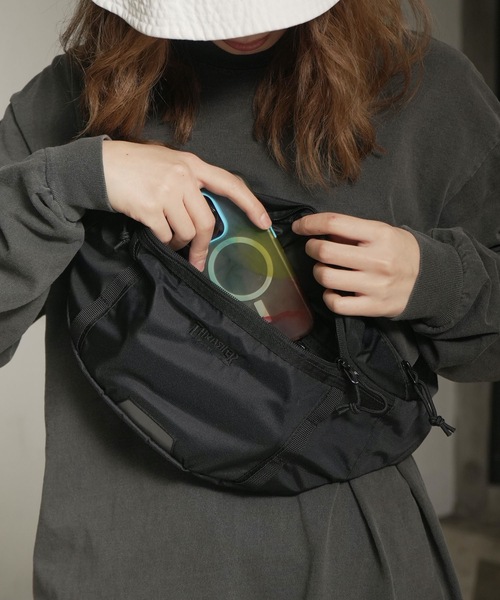 THRASHER(スラッシャー)の「RUNNING PUSH Waist Bag/スラッシャースマートフォン収納可能ワンポイントアイコンウエストバッグ(ボディバッグ/ウエストポーチ・メンズ・ブラック×ブラック/ブラック×ゴールド/ブラック×ホワイト・FREE)」の17枚目の写真