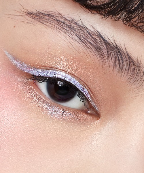 shu uemura(シュウウエムラ)の「メタリック アイライナー(シュウ ウエムラ × アンドウ・ヒロ)(アイライナー・レディース・【限定】シルバー クロッシング/【限定】モッド ベージュ・FREE)」の7枚目の写真