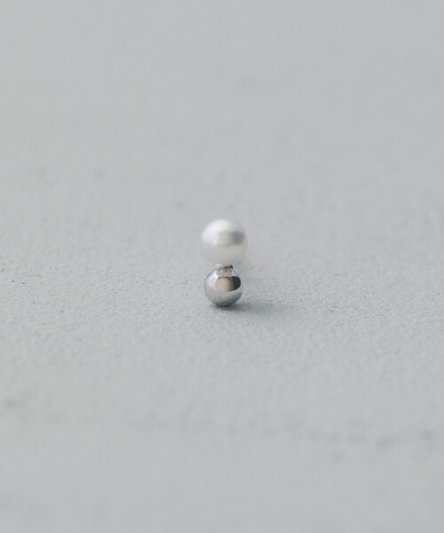 and cloud(アンドクラウド)の「Minimum Pearl Pierce/Single(ピアス(片耳用)・レディース・ブラック/シルバー/イエローゴールド・FREE)」の2枚目の写真