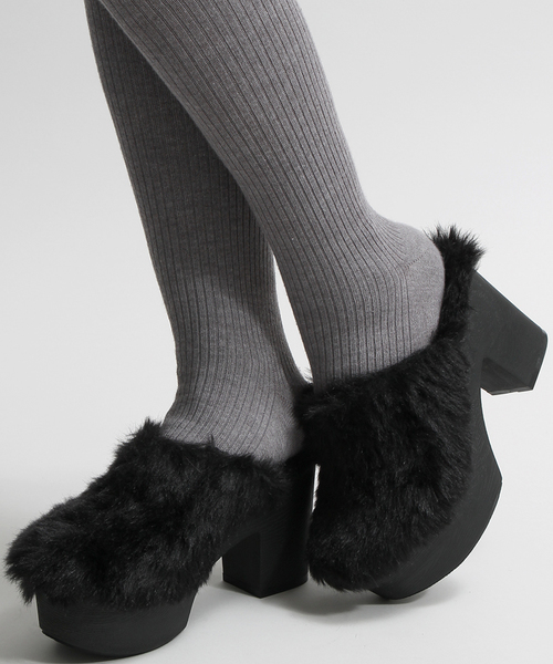 WEGO（ウィゴー）の「WEGO/ファーサボサンダル（サンダル・レディース・ベージュ/ブラック・MEDIUM/LARGE）」の2枚目の写真