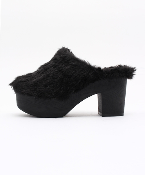 WEGO（ウィゴー）の「WEGO/ファーサボサンダル（サンダル・レディース・ベージュ/ブラック・MEDIUM/LARGE）」の5枚目の写真