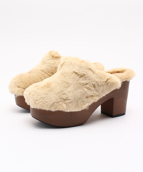 WEGO（ウィゴー）の「WEGO/ファーサボサンダル（サンダル・レディース・ベージュ/ブラック・MEDIUM/LARGE）」の4枚目の写真