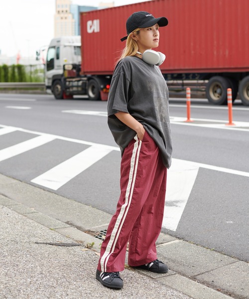 apres jour mignon（アプレジュールミニョン）の「【ユニセックス】ナイロンラインパンツ【ZOZOTOWN限定アイテム】（その他パンツ・レディース・ボルドー/ネイビー/チャコールグレー/ブラック・MEDIUM/X-LARGE/SMALL）」の4枚目の写真