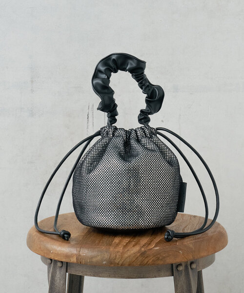 Actually（アクチュアリー）の「スパンコールメッシュミニ巾着バッグ（トートバッグ・レディース・アイボリー/ブラック/シルバー・0）」の15枚目の写真