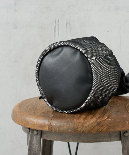 Actually（アクチュアリー）の「スパンコールメッシュミニ巾着バッグ（トートバッグ・レディース・アイボリー/ブラック/シルバー・0）」の17枚目の写真