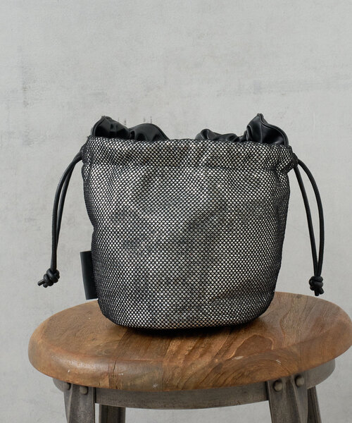 Actually（アクチュアリー）の「スパンコールメッシュミニ巾着バッグ（トートバッグ・レディース・アイボリー/ブラック/シルバー・0）」の18枚目の写真