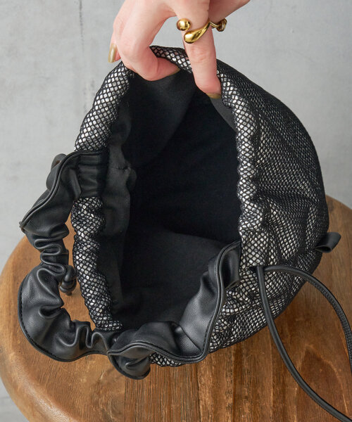 Actually（アクチュアリー）の「スパンコールメッシュミニ巾着バッグ（トートバッグ・レディース・アイボリー/ブラック/シルバー・0）」の20枚目の写真