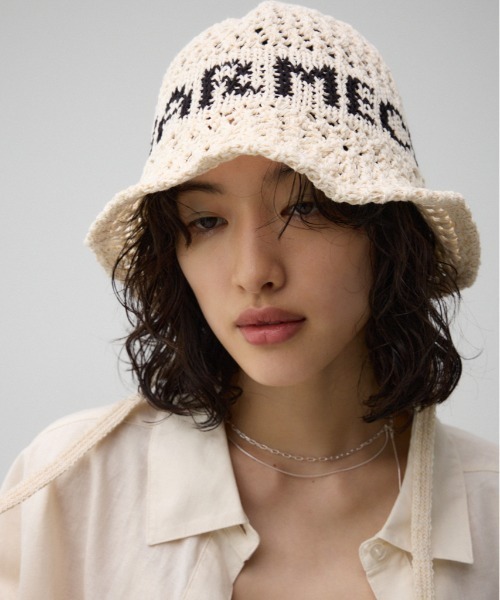 AZUL by moussy（アズールバイマウジー）の「オープンワークニッティングロゴハット（キャップ・レディース・ブラック/ライトベージュ・FREE）」の2枚目の写真