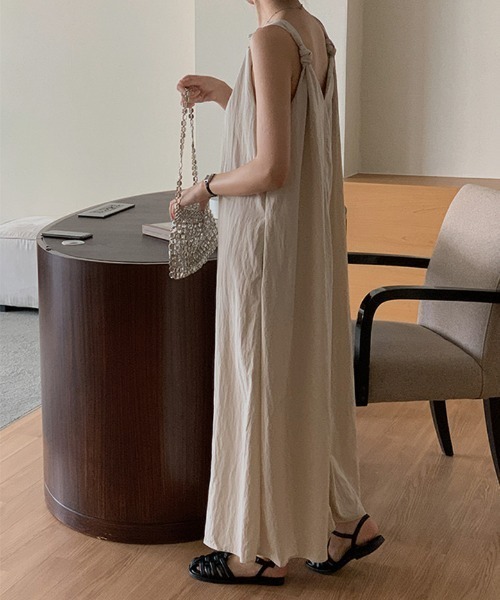 ABITOKYO(アビトーキョー)の「フロントタックVネックキャミワンピース(ワンピース・レディース・ブラック/アイボリー/ベージュ・L/M/XL)」の9枚目の写真