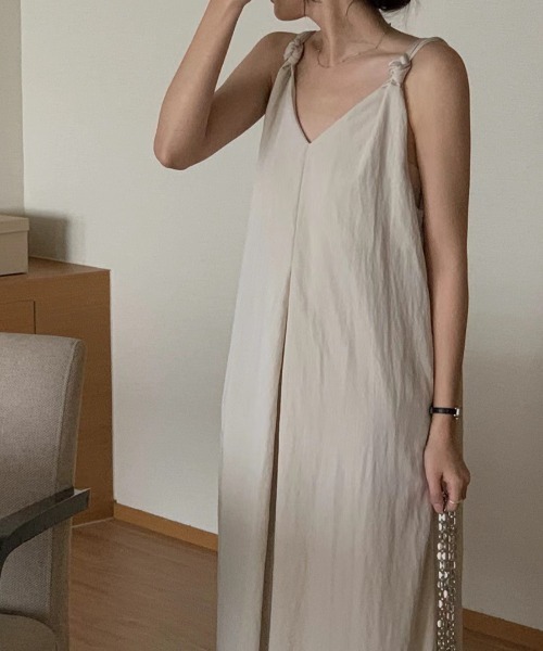 ABITOKYO(アビトーキョー)の「フロントタックVネックキャミワンピース(ワンピース・レディース・ブラック/アイボリー/ベージュ・L/M/XL)」の14枚目の写真