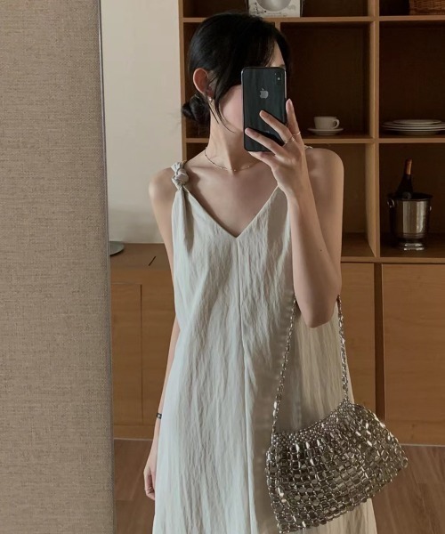 ABITOKYO(アビトーキョー)の「フロントタックVネックキャミワンピース(ワンピース・レディース・ブラック/アイボリー/ベージュ・L/M/XL)」の13枚目の写真