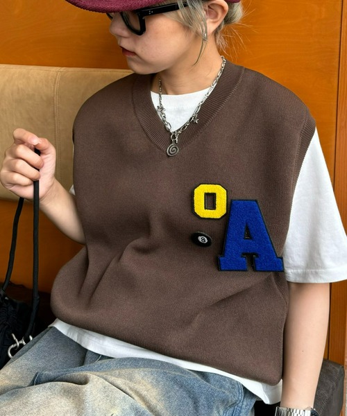 CIAOPANIC TYPY(チャオパニックティピー)の「【UNISEX】ワッペンニットベスト(ベスト・メンズ・グレー/ブラウン/ネイビー・MEDIUM/LARGE)」の8枚目の写真