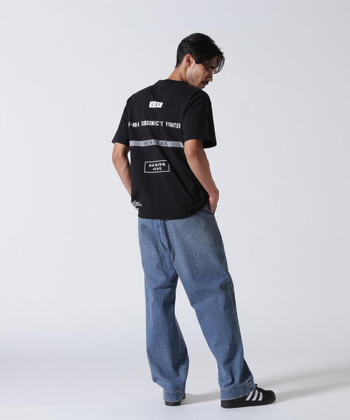 AVIREX(アヴィレックス)の「《直営店限定》STENCIL T-SHIRT "HAT IN THE RING" / ステンシル Tシャツ "ハット イン ザ リング" / AVIREX / アヴィレックス(Tシャツ/カットソー・メンズ・ホワイト/その他10/その他18/ブラック・M/L/XL/2XL)」の6枚目の写真