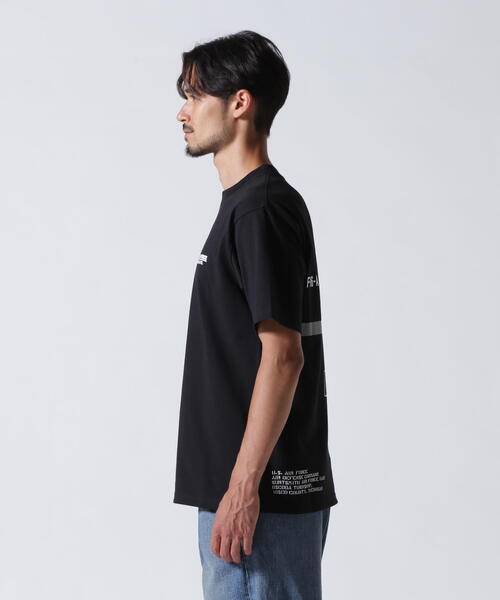 AVIREX(アヴィレックス)の「《直営店限定》STENCIL T-SHIRT "HAT IN THE RING" / ステンシル Tシャツ "ハット イン ザ リング" / AVIREX / アヴィレックス(Tシャツ/カットソー・メンズ・ホワイト/その他10/その他18/ブラック・M/L/XL/2XL)」の8枚目の写真