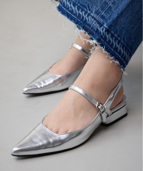 AZUL by moussy(アズールバイマウジー)の「インテッドスリングバックサンダル(サンダル・レディース・ブラック/シルバー・SMALL/MEDIUM/LARGE)」の1枚目の写真