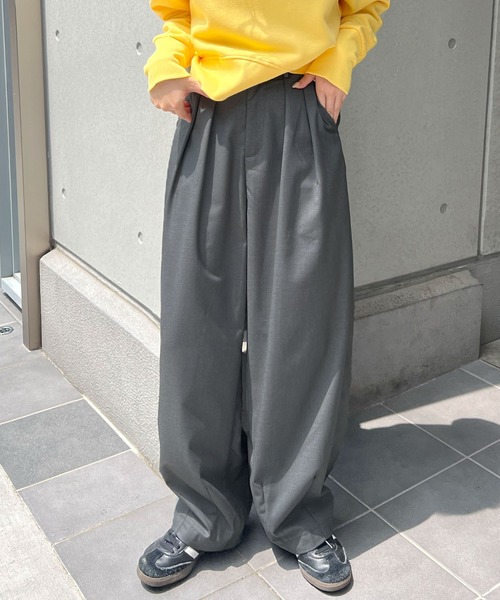 ABYS(アビス)の「ツータックワイドカーブスラックス(スラックス・レディース・グレー/ブラック・LARGE/MEDIUM)」の1枚目の写真