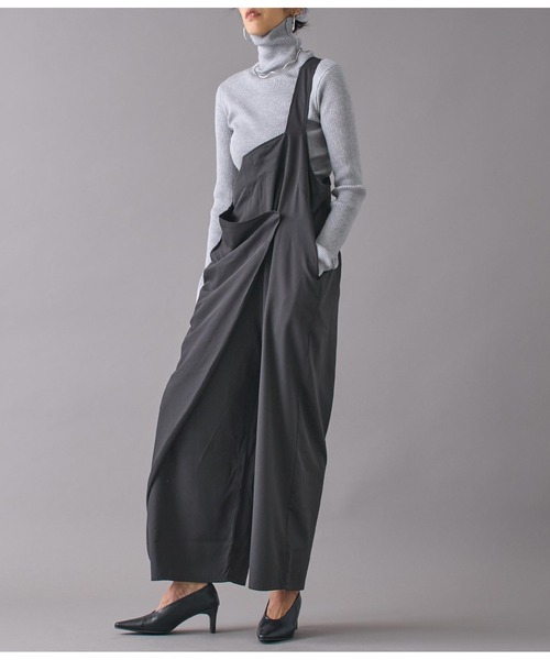 Settimissimo（セッティミッシモ）の「ワンショルダードレープデザインオールインワン（サロペット/オーバーオール・レディース・ブラック/グレー・FREE）」の2枚目の写真