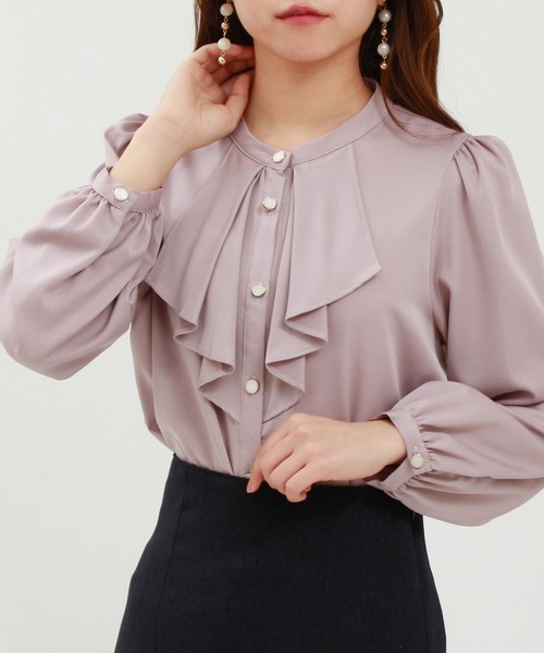 ASTORIA ODIER（アストリアオディール）の「とろみフリルブラウス（シャツ/ブラウス・レディース・ピンクベージュ/ブルーグリーン/ホワイト/ベージュ/グレイッシュベージュ/ネイビー・SMALL/MEDIUM）」の6枚目の写真